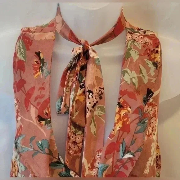 Sun and Shadow Floral Sleeveless Ruffle V-neck with Tie, Size medium - Picture 3 of 10